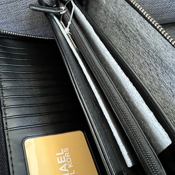 NWT MICHAEL KORS LARGE ZIP AROUND TRAVEL CONTINENTAL WRISTLET WALLET - Picture 10 of 13